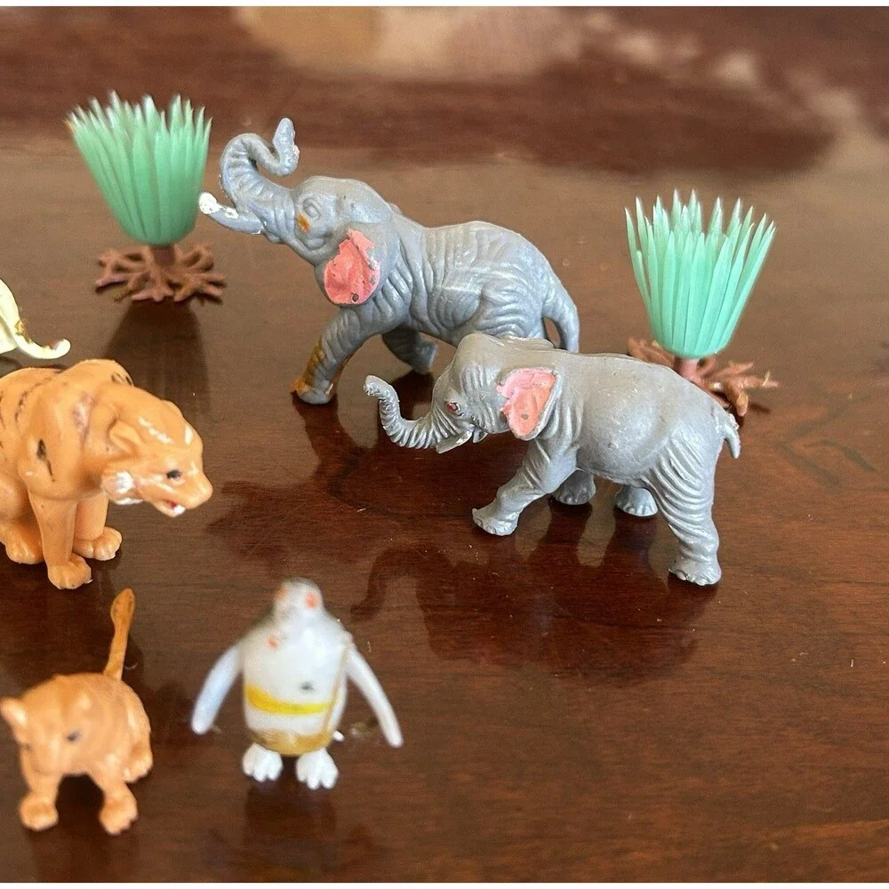 14 Vintage Small Plastics Zoo Animals Shrubs Made In Hong Kong‎ Toys